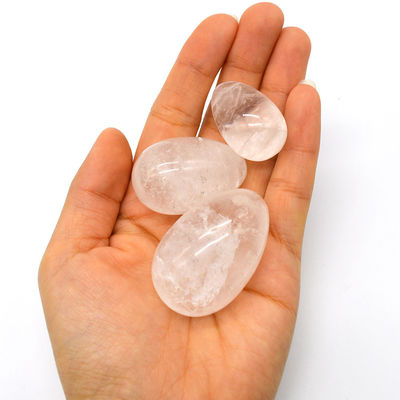 Roche cristalline claire Quartz Yoni œufs technique polie OEM Accepté pierre précieuse naturelle Chakra de guérison Lapidary