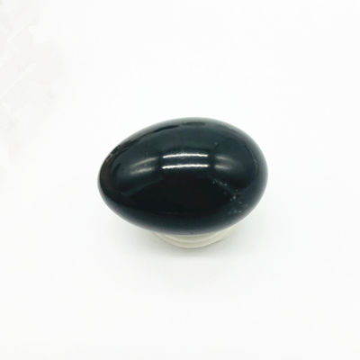 Naturel vert foncé certifié néphrite perforé moyen Jade Yoni œufs 40 * 30mm pour le bénéfice