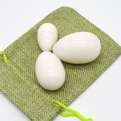 Caractéristique régionale Des œufs de jade blanc pour le poids de Kegel Des œufs de marbre et de pierre poli dans le style de l'art populaire