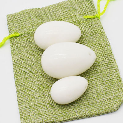 Caractéristique régionale Des œufs de jade blanc pour le poids de Kegel Des œufs de marbre et de pierre poli dans le style de l'art populaire