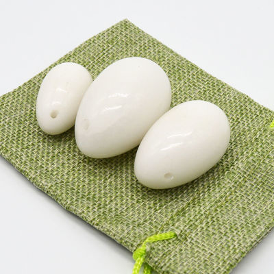 Caractéristique régionale Des œufs de jade blanc pour le poids de Kegel Des œufs de marbre et de pierre poli dans le style de l'art populaire