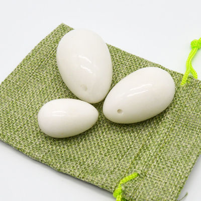 Caractéristique régionale Des œufs de jade blanc pour le poids de Kegel Des œufs de marbre et de pierre poli dans le style de l'art populaire