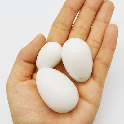 Caractéristique régionale Des œufs de jade blanc pour le poids de Kegel Des œufs de marbre et de pierre poli dans le style de l'art populaire