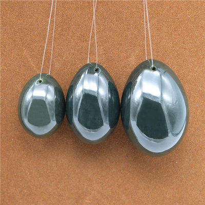 Des œufs de Yoni en jade vert gravés en néphrite Des œufs de jade pour l'exercice vaginal