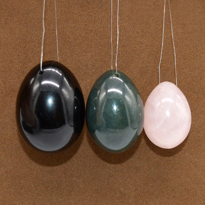 Des œufs de Yoni en jade vert gravés en néphrite Des œufs de jade pour l'exercice vaginal