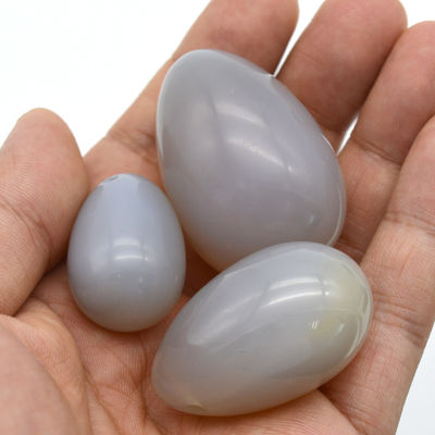 Perçage artisanal de trous d'œufs pour le resserrement vaginal Taille moyenne 40 * 25 mm Matériau naturel d' agat