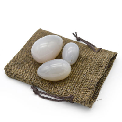 Perçage artisanal de trous d'œufs pour le resserrement vaginal Taille moyenne 40 * 25 mm Matériau naturel d' agat