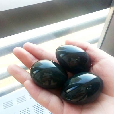 Des perles de cristal en vrac, du matériel de néphrite verte, de jade, des œufs de Yoni pour renforcer et resserrer le vagin