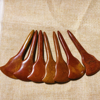 Découvrez les bienfaits curatifs du massage complet du corps et de la stimulation des points d'acupuncture avec le tableau Gua Sha de la pierre Bian rouge
