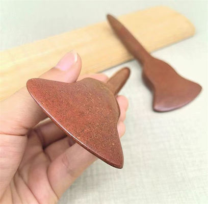 Découvrez les bienfaits curatifs du massage complet du corps et de la stimulation des points d'acupuncture avec le tableau Gua Sha de la pierre Bian rouge