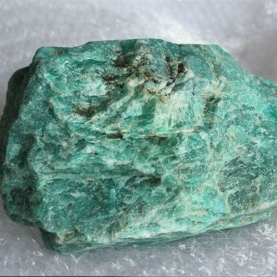 Technique sculptée Type de glace Natural Tianhe Crystal Stone Ornaments en pierre brute pour la collection d'art