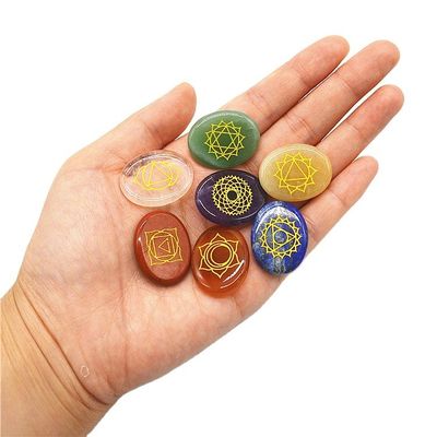 7 séries de pierres de chakra Reiki Cristaux de pierres de chakra pour le soutien de guérison Taille personnalisée OEM