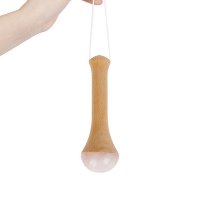 Massageur de corps Manche en bois de quartz rose pour le dragage des méridiens et le massage de relaxation de Gua Sha