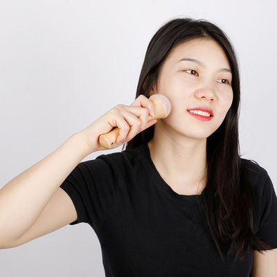 Massageur de corps Manche en bois de quartz rose pour le dragage des méridiens et le massage de relaxation de Gua Sha