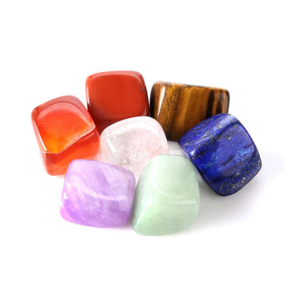 2023 Natural Crystal Healing Stone Engrave Chakra Sets avec un style religieux Indiens caractéristique régionale