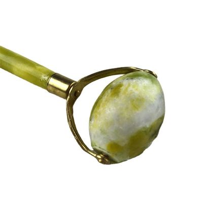 Logo personnalisé disponibled 100% naturel Xiuyan Jade Face Guasha Roller vert Jade Facial Gua Sha Massager Pierre soins de la peau