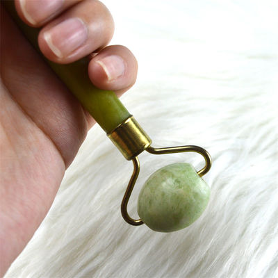 Logo personnalisé disponibled 100% naturel Xiuyan Jade Face Guasha Roller vert Jade Facial Gua Sha Massager Pierre soins de la peau