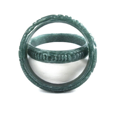Des bracelets de jade naturels sculptés et poli pour les femmes