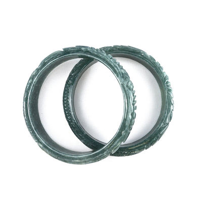 Des bracelets de jade naturels sculptés et poli pour les femmes