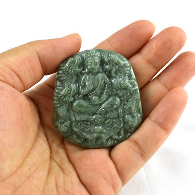 Jade Émeraude Immortel Bodhisattva Dragon Pendentif Collier Ornements Figure traditionnelle chinoise avec une caractéristique régionale
