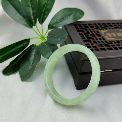 Caractéristique régionale pierre précieuse naturelle vert Xiuyan Jade Bracelet pour la mode Boutique bijoux Lady Bracelets