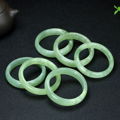 Caractéristique régionale pierre précieuse naturelle vert Xiuyan Jade Bracelet pour la mode Boutique bijoux Lady Bracelets