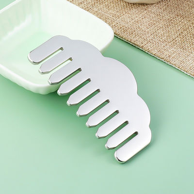 Outil de massage du cuir chevelu en acier inoxydable Gua Sha Comb cheveux en forme de cœur Outil de massage du cuir chevelu