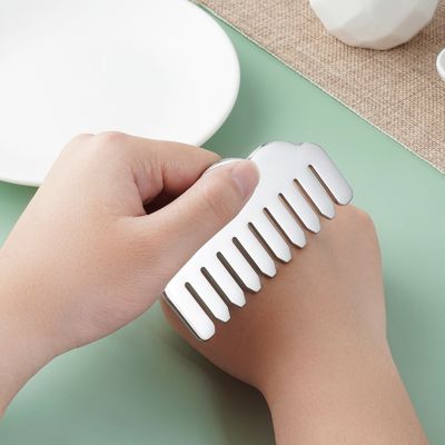 Outil de massage du cuir chevelu en acier inoxydable Gua Sha Comb cheveux en forme de cœur Outil de massage du cuir chevelu