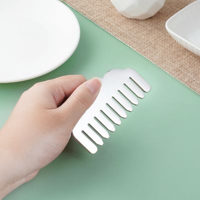 Outil de massage du cuir chevelu en acier inoxydable Gua Sha Comb cheveux en forme de cœur Outil de massage du cuir chevelu