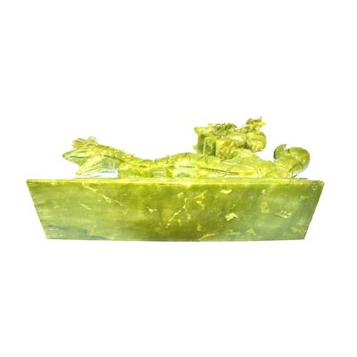 Dragons en jade chinois vert naturel gravés dans le style Feng Shui pour les pièces décoratives