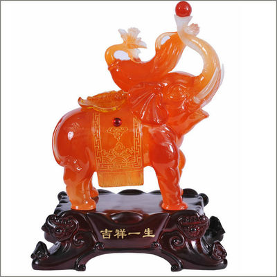 Des statues d'éléphants en agate rouge sculptées en jade, une combinaison parfaite de technique et de style