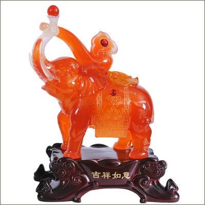Des statues d'éléphants en agate rouge sculptées en jade, une combinaison parfaite de technique et de style