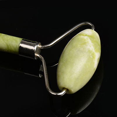 Donnez à votre peau l'amour qu'elle mérite avec notre rouleau de massage du visage et le Jade Xiuyan authentique