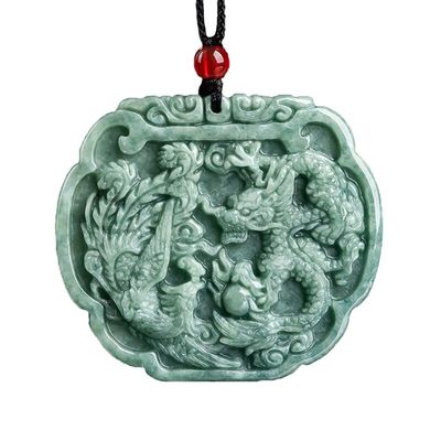 Thème de l'amour Collier de jadeite naturel Pendentif de style Feng Shui avec le Dragon et le Phénix.