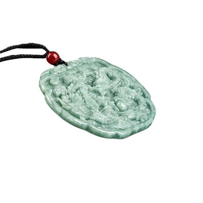 Thème de l'amour Collier de jadeite naturel Pendentif de style Feng Shui avec le Dragon et le Phénix.