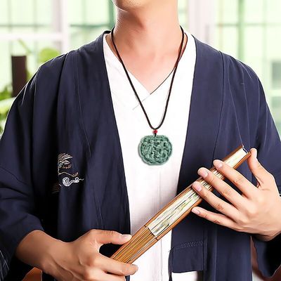 Thème de l'amour Collier de jadeite naturel Pendentif de style Feng Shui avec le Dragon et le Phénix.