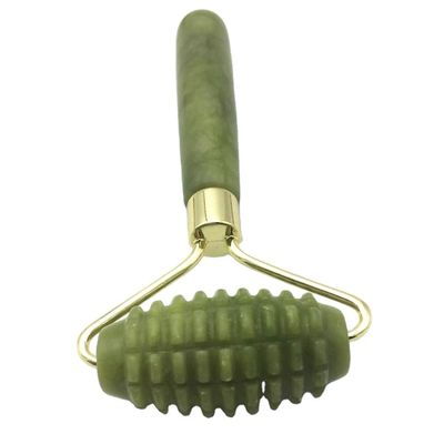 Des rouleaux de Guasha en jade vert naturel à pointe pour le massage du visage