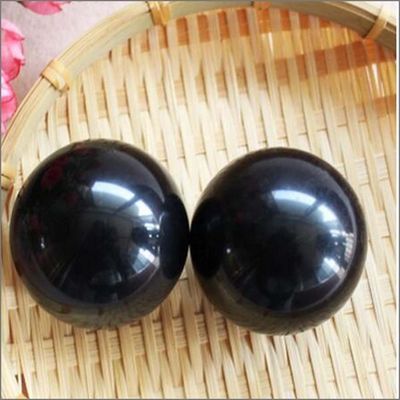 50 mm sculpté Natural Black Bian Stone Hand Ball Massage Sphère de cristal de guérison lisse pour le massage et la guérison du corps