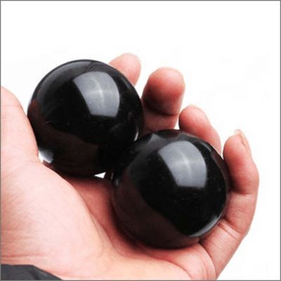 50 mm sculpté Natural Black Bian Stone Hand Ball Massage Sphère de cristal de guérison lisse pour le massage et la guérison du corps