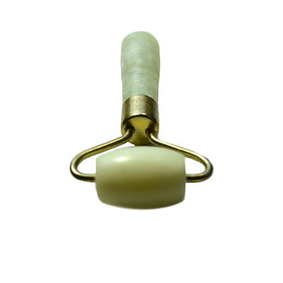 Ruloir facial en pierre de jade argentée pour les yeux et le visage Massage anti-âge Ruloir facial en jade vert naturel Massageur facial 110 * 55mm