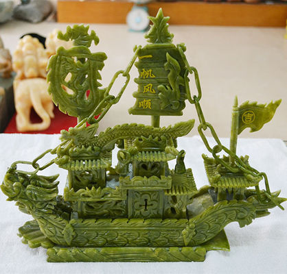 Beau bateau de jade sculpté pour la décoration de la maison et cadeau d'affaires