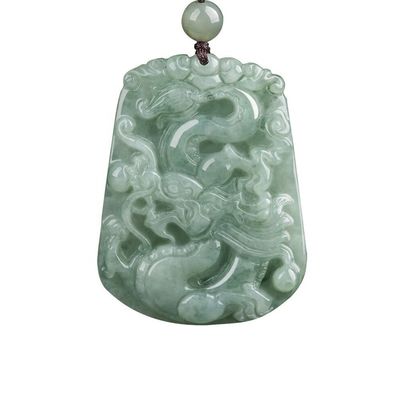 Collier de pendentif de conception unique avec le jade chinois traditionnel fait à la main volant Lucky Dragon Jadeite