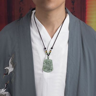 Collier de pendentif de conception unique avec le jade chinois traditionnel fait à la main volant Lucky Dragon Jadeite