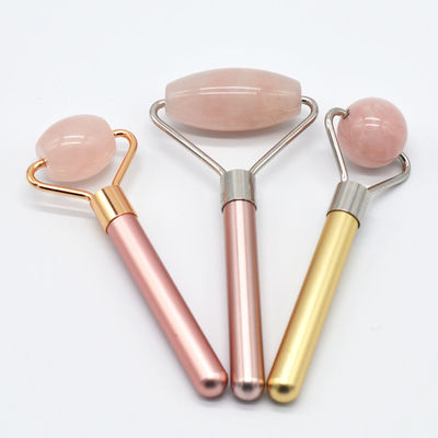 Un rouleau de massage facial en quartz rose naturel pour un teint rafraîchi et revitalisé
