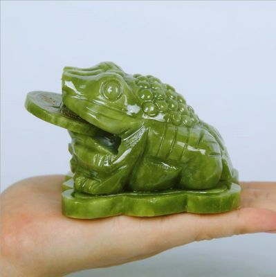 Décoration de tableau de bord de voiture OEM ODM Jade vert naturel crapaud Fengshui grenouille d'argent Gravure pour grenouille de la richesse à trois pattes