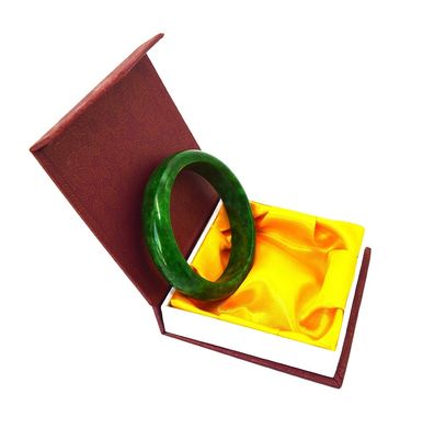 Des bracelets en jade vert en émail d'amour Des bracelets en jade féminin Un bracelet en jade naturel en Birmanie Un article chaud pour les amateurs de Feng Shui