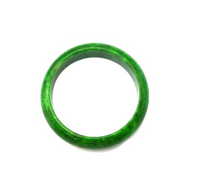Des bracelets en jade vert en émail d'amour Des bracelets en jade féminin Un bracelet en jade naturel en Birmanie Un article chaud pour les amateurs de Feng Shui