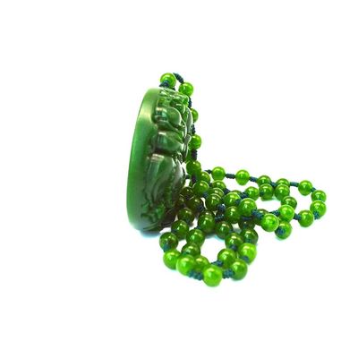 Style Feng Shui Caractéristique régionale Naturel Vert Grand Jade Bonheur Bouddha Collier Collier avec des chaînes