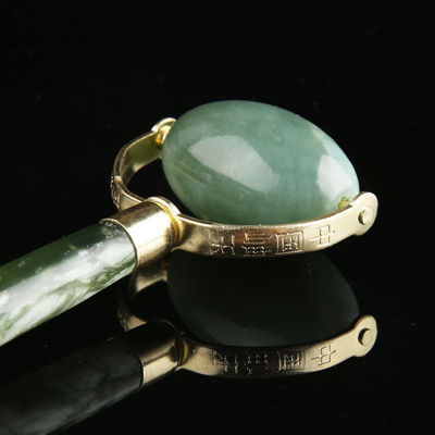 Massage Jade Gua Sha Roller de glace pour le visage pierre naturelle Xiuyan Jade Guasha Roller