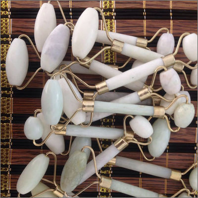 Massageur de visage naturel en jade blanc Le complément parfait à votre routine de soins de la peau